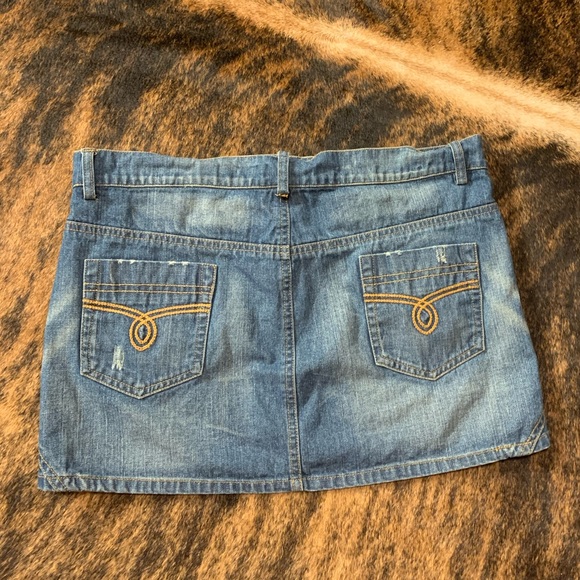 Cattlelac blues size medium denim mini skirt with small pocket - Picture 9 of 10